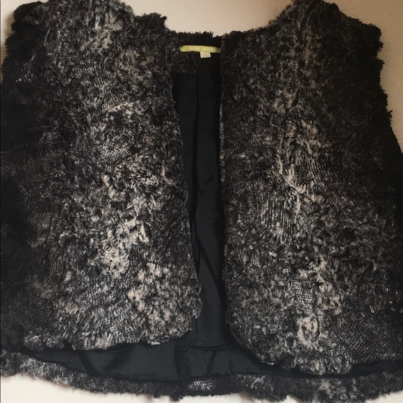 Faux black and gray fur vest with added sparkle😍 - Picture 2 of 8